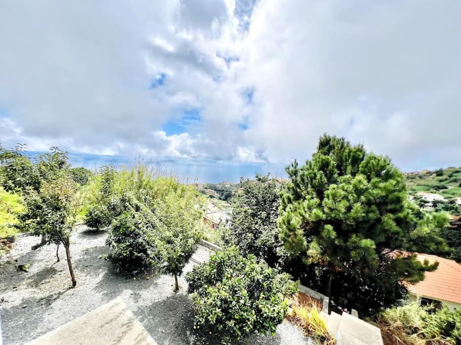 Casa Amarela By Your Madeira Rentals ปอนตา ดู โซล ภายนอก รูปภาพ